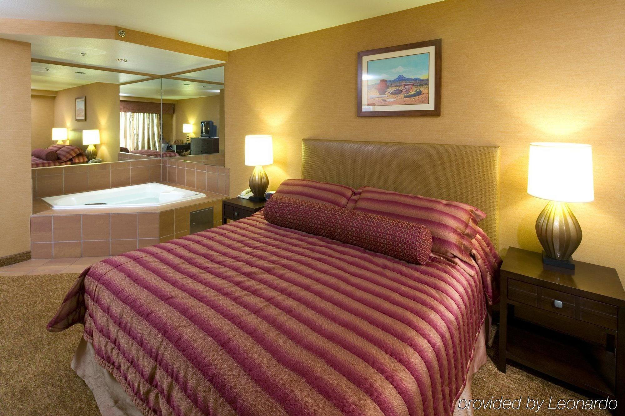 Apache Gold Hotel San Carlos Room photo